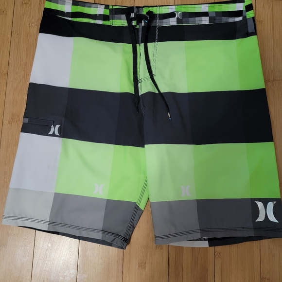 Shorts - Picture 5 of 6